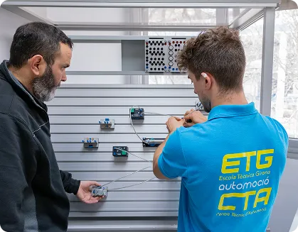 Clases de electronica en CTA Figueres